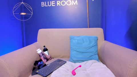      online show from February 28, 2025, 6:20 pm