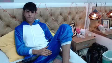 Esteban online show from March 12, 2025, 7:24 am