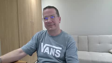 Snapshot of brettdj chatting on November 19, 2025, 3:45 pm Brett online show from November 19, 2025, 3:45 pm