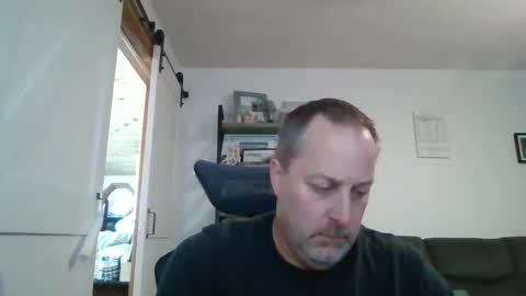 hey online show from November 16, 2025, 8:36 pm