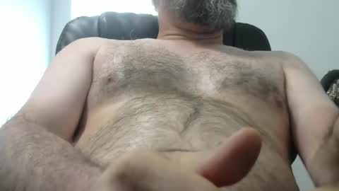 brian871001 online show from April 19, 2026, 3:22 pm