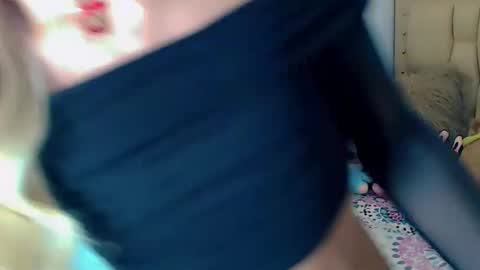 BRIANA online show from November 19, 2025, 7:41 am