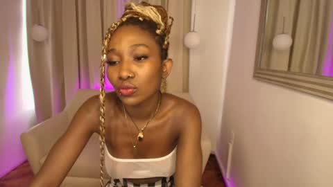 brianna_styles online show from May 20, 2026, 12:33 pm