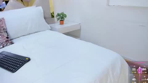 Brianna  online show from September 28, 2025, 12:10 pm