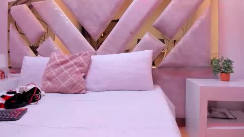 Brianna  online show from December 1, 2025, 12:54 pm