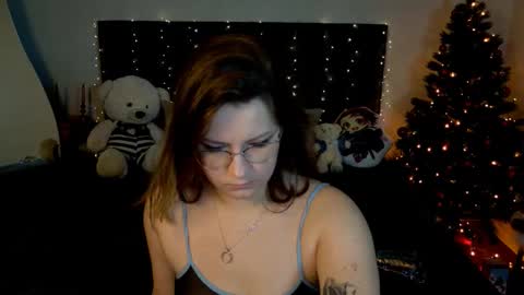 Snapshot of briarwynn chatting on December 22, 2025, 10:29 pm briarwynn online show from December 22, 2025, 10:29 pm