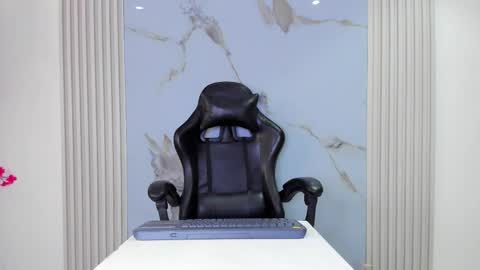    online show from April 19, 2026, 12:59 pm