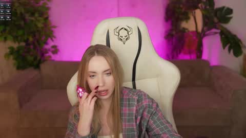 Diamonds Girls online show from October 27, 2025, 8:24 pm