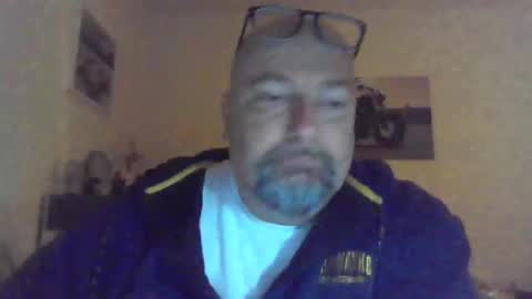 Brisco schner Schwanz online show from December 2, 2025, 6:08 am