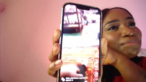 Snapshot of britanymooree chatting on December 4, 2024, 4:32 am Britany online show from December 4, 2024, 4:32 am