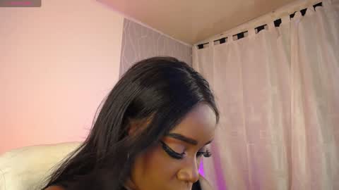 Snapshot of britanymooree chatting on January 15, 2025, 10:02 pm Britany online show from January 15, 2025, 10:02 pm