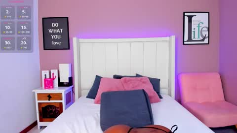 Snapshot of britanymooree chatting on September 16, 2025, 7:26 pm Britany online show from September 16, 2025, 7:26 pm