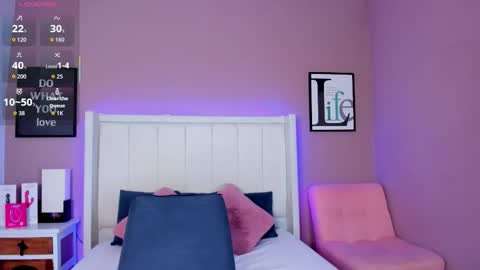 Snapshot of britanymooree chatting on October 18, 2025, 8:42 pm Britany online show from October 18, 2025, 8:42 pm