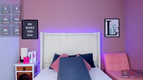 Snapshot of britanymooree chatting on November 8, 2025, 9:35 pm Britany online show from November 8, 2025, 9:35 pm