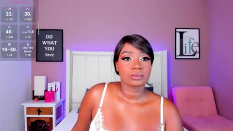 Snapshot of britanymooree chatting on November 15, 2025, 6:59 pm Britany online show from November 15, 2025, 6:59 pm