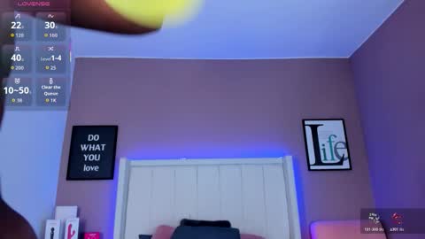 Snapshot of britanymooree chatting on December 1, 2025, 7:41 pm Britany online show from December 1, 2025, 7:41 pm