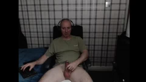Snapshot of britguy_uk chatting on June 17, 2026, 9:38 pm Lemee Joinyuu online show from June 17, 2026, 9:38 pm