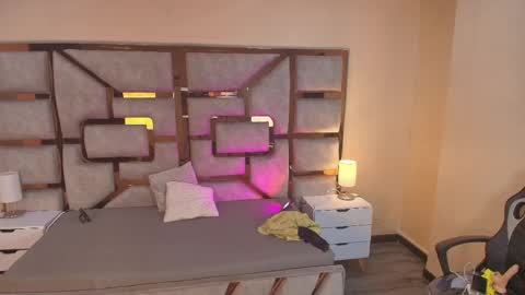 BRITHNY online show from April 8, 2026, 4:34 am