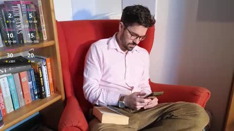 British Poet online show from December 4, 2025, 11:30 am