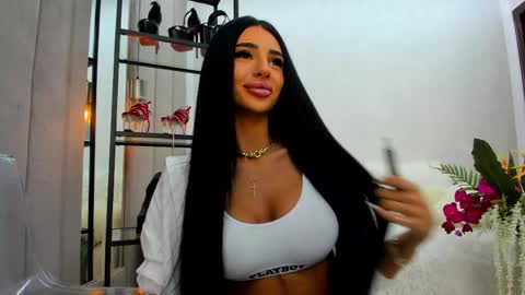 Snapshot of britney_charm chatting on May 4, 2026, 7:04 am britney_charm online show from May 4, 2026, 7:04 am