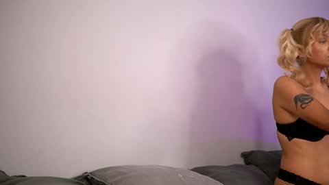 britneyhudson online show from October 20, 2025, 3:40 am