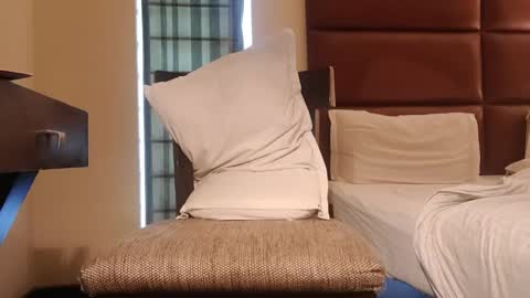 brownuncut3019 online show from March 1, 2025, 4:37 am