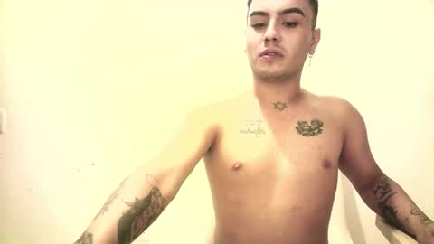 brucee_venturee online show from November 22, 2025, 8:57 am