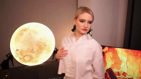 Doris online show from December 1, 2025, 8:25 pm