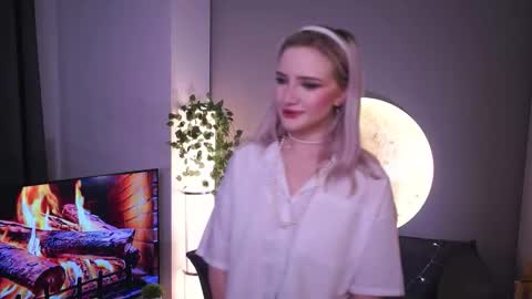 Doris online show from December 4, 2025, 8:28 pm