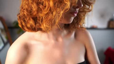 Snapshot of brunaeveritt chatting on May 5, 2026, 3:31 pm Tess online show from May 5, 2026, 3:31 pm