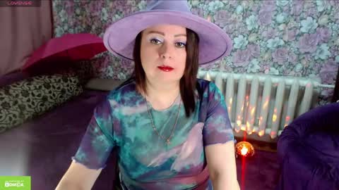 Julia online show from April 26, 2026, 8:06 pm