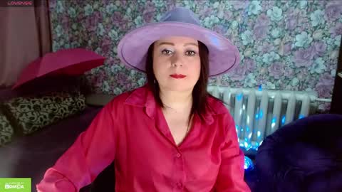 Julia online show from May 5, 2026, 8:17 pm