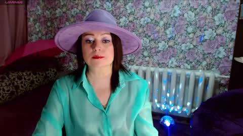 Julia online show from May 16, 2026, 9:35 pm
