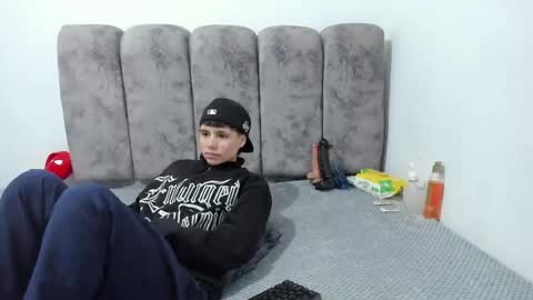Snapshot of bruno_cruz chatting on June 12, 2026, 2:32 am Bruno Cruz online show from June 12, 2026, 2:32 am