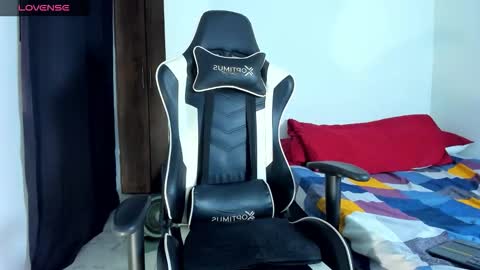 bryan_oficials online show from September 18, 2025, 2:02 am