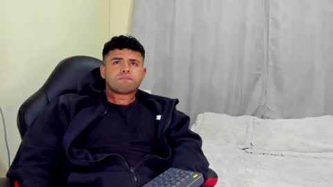 Snapshot of bryan_stoness chatting on December 6, 2024, 1:29 am bryan stoness online show from December 6, 2024, 1:29 am