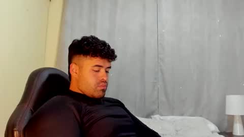 Snapshot of bryan_stoness chatting on December 21, 2024, 1:15 am bryan stoness online show from December 21, 2024, 1:15 am