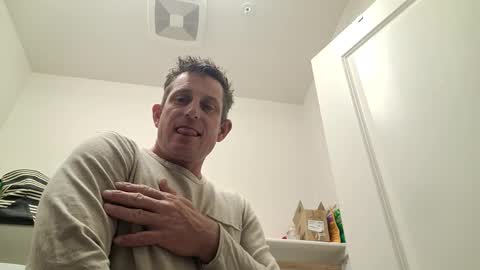 Snapshot of btownstud chatting on December 20, 2024, 9:32 am btownstud online show from December 20, 2024, 9:32 am