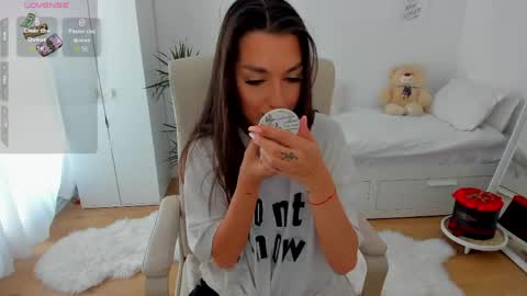 bubbledoll7 online show from May 11, 2026, 7:25 am