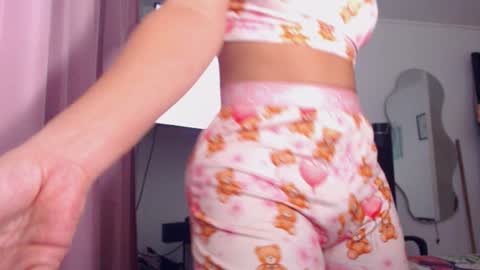 Snapshot of bubblegumm903732 chatting on June 17, 2026, 9:27 pm Valery Restrepo online show from June 17, 2026, 9:27 pm