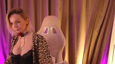 bubbling_crush online show from February 14, 2025, 2:28 am