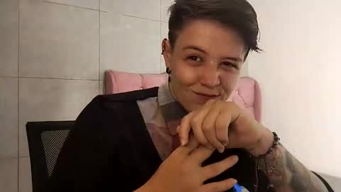 bug2025 online show from September 20, 2025, 2:34 am