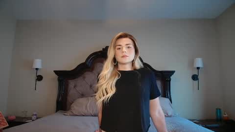 Snapshot of buitifulblonde chatting on May 27, 2026, 5:54 pm buitifulblonde online show from May 27, 2026, 5:54 pm
