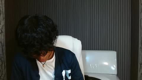 bull_cam online show from September 8, 2025, 4:06 pm