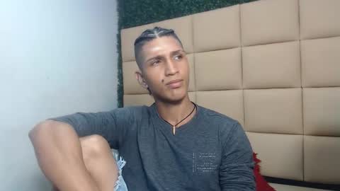 bull_cam online show from September 12, 2025, 5:46 pm