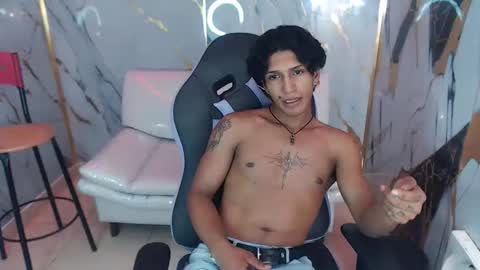 bull_cam online show from November 13, 2025, 7:24 pm