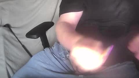 Snapshot of bullen2004 chatting on December 18, 2025, 12:33 pm bullen2004 online show from December 18, 2025, 12:33 pm