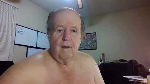 bullfrogg5050 online show from October 31, 2025, 1:01 pm