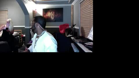 Bungalow Entertainment online show from November 27, 2025, 8:16 am