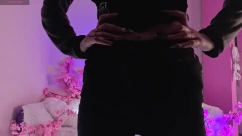 Kira online show from April 3, 2026, 3:21 pm